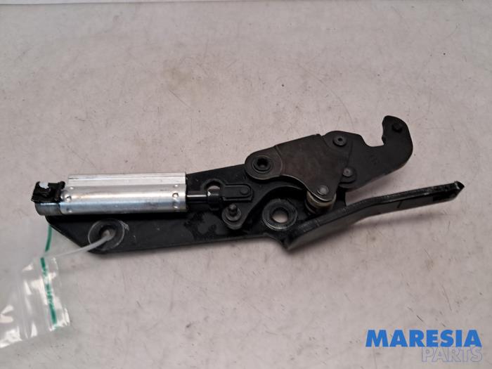 Używane Blokada dachu cabrio Renault Megane III CC (EZ) 1.4 16V TCe 130 Cena € 127,50 Procedura marży oferowane przez Maresia Parts