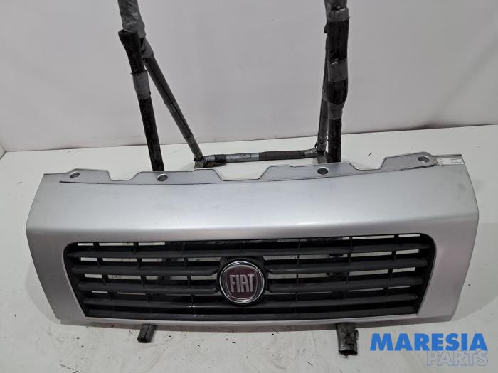 Używane Grill Fiat Ducato (250) 2.3 D 120 Multijet Cena € 143,99 Z VAT oferowane przez Maresia Parts