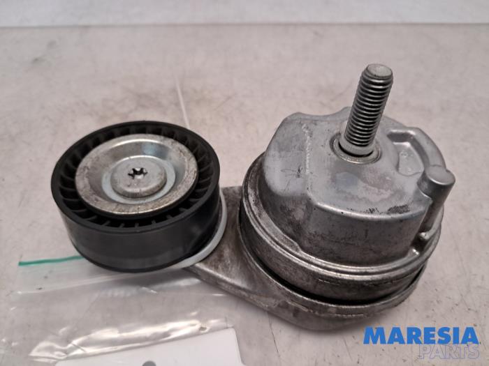 Usados Rodillo tensor correa múltiple Alfa Romeo Giulia (952) 2.0 T 16V Veloce Precio € 25,00 Norma de margen ofrecido por Maresia Parts