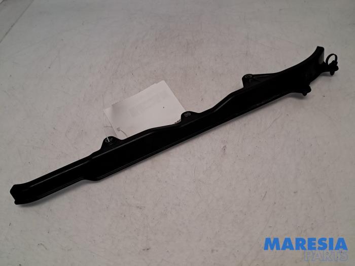Usagé Couvercle de distribution Alfa Romeo Giulia (952) 2.0 T 16V Veloce Prix € 7,00 Règlement à la marge proposé par Maresia Parts