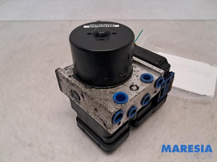 Used ABS pump Renault Twingo II (CN) 1.2 16V Price € 49,99 Margin scheme offered by Maresia Parts