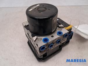 Usados Bomba ABS Renault Grand Scénic III (JZ) 1.6 16V Precio € 300,00 Norma de margen ofrecido por Maresia Parts