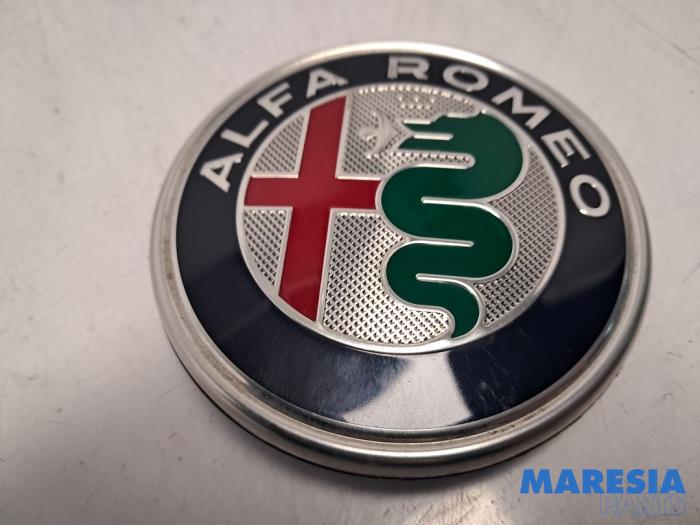 Begagnade Emblem Alfa Romeo Giulia (952) 2.0 T 16V Veloce Pris € 19,99 Marginaltabell erbjuds av Maresia Parts
