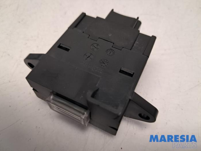 Begagnade USB-modul Alfa Romeo Giulia (952) 2.0 T 16V Veloce Pris € 29,99 Marginaltabell erbjuds av Maresia Parts