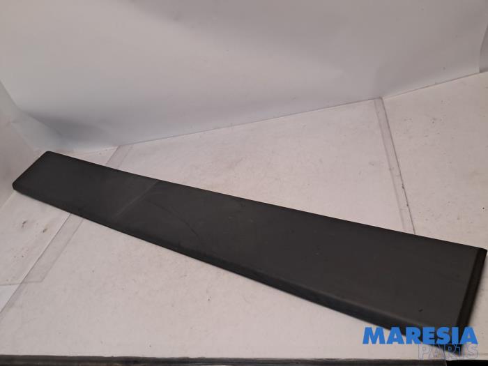 Begagnade Dekorstripe Fiat Ducato (250) 2.3 D 120 Multijet Pris € 54,45 Inklusive moms erbjuds av Maresia Parts