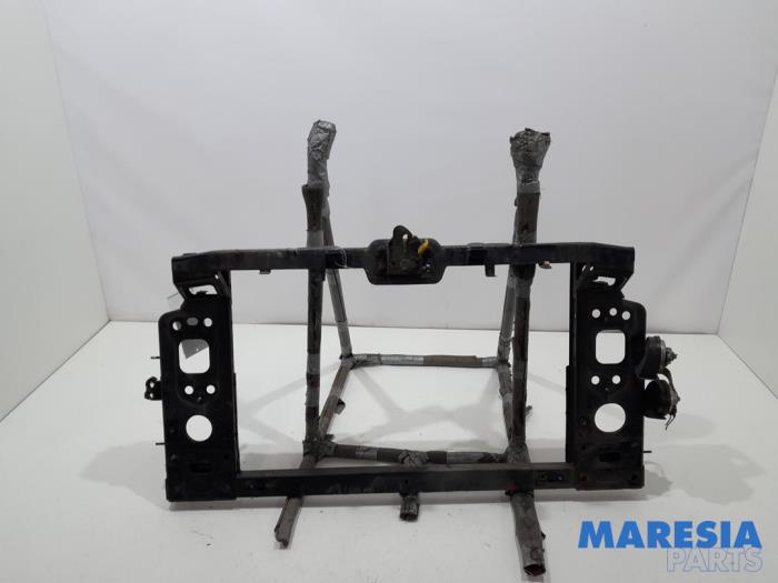 Begagnade Front Alfa Romeo Giulietta (940) 1.4 TB 16V MultiAir Pris € 89,95 Marginaltabell erbjuds av Maresia Parts