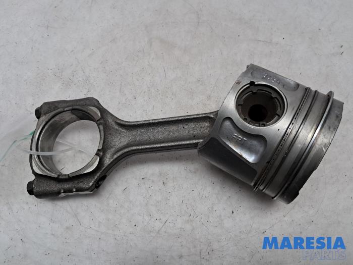 Używane Tlok Fiat Ducato (250) 2.0 D 115 Multijet Cena € 65,00 Procedura marży oferowane przez Maresia Parts