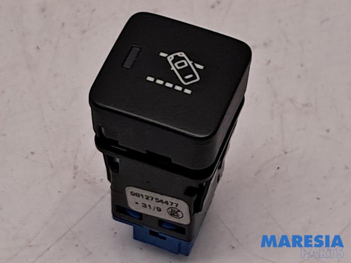 Używane Przelacznik Citroen C3 (SX/SW) 1.2 Vti 12V PureTech Cena € 14,99 Procedura marży oferowane przez Maresia Parts