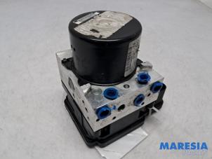 Usados Bomba ABS Renault Megane III CC (EZ) 1.4 16V TCe 130 Precio € 300,00 Norma de margen ofrecido por Maresia Parts