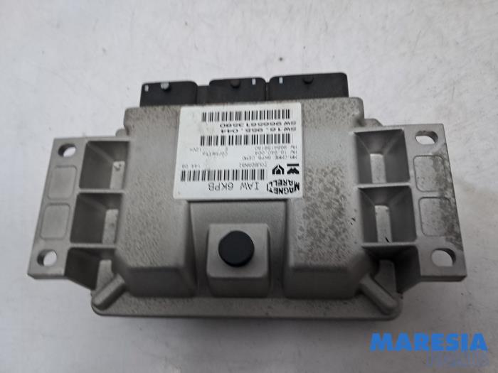 Engine management computer from a Citroën C5 III Tourer (RW) 2.0 16V 2008