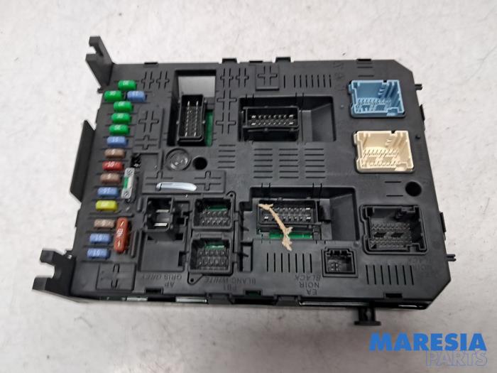Engine management computer from a Citroën C5 III Tourer (RW) 2.0 16V 2008