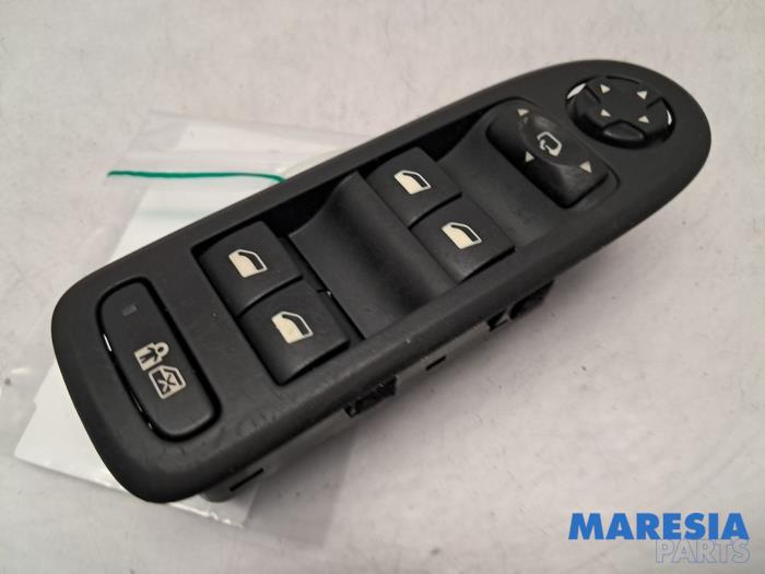 Używane Przelacznik combi okienny Citroen C5 III Tourer (RW) 2.0 16V Cena € 49,99 Procedura marży oferowane przez Maresia Parts