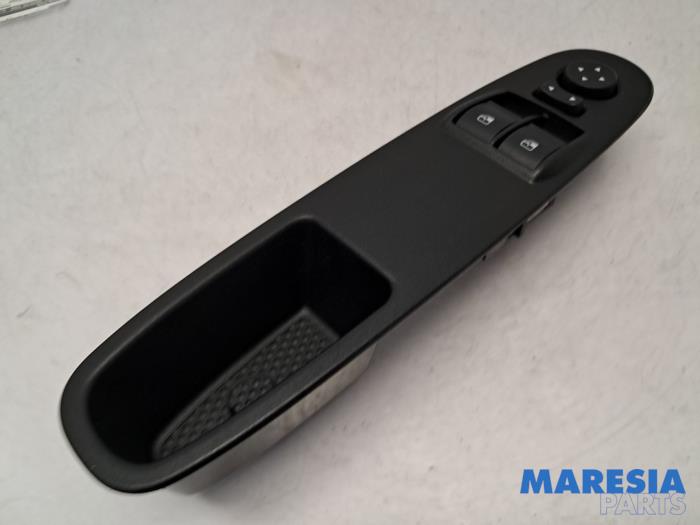 Usados Interruptor combinado de ventanillas Fiat Punto III (199) 0.9 TwinAir Precio € 25,00 Norma de margen ofrecido por Maresia Parts