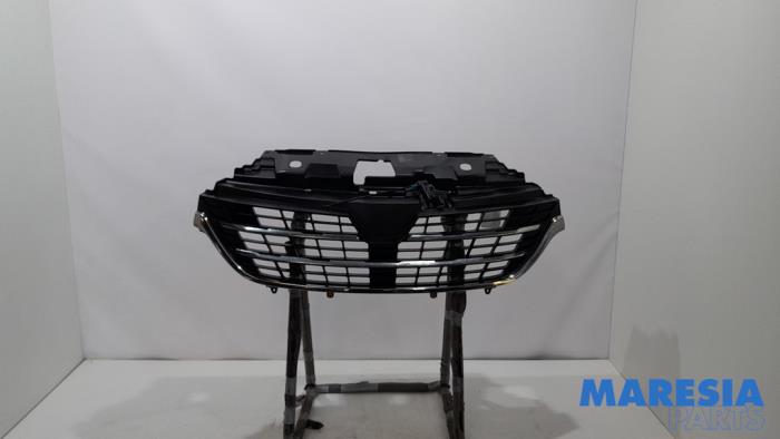 Używane Grill Renault Trafic (1FL/2FL/3FL/4FL) 2.0 dCi 16V 120 Cena € 302,50 Z VAT oferowane przez Maresia Parts