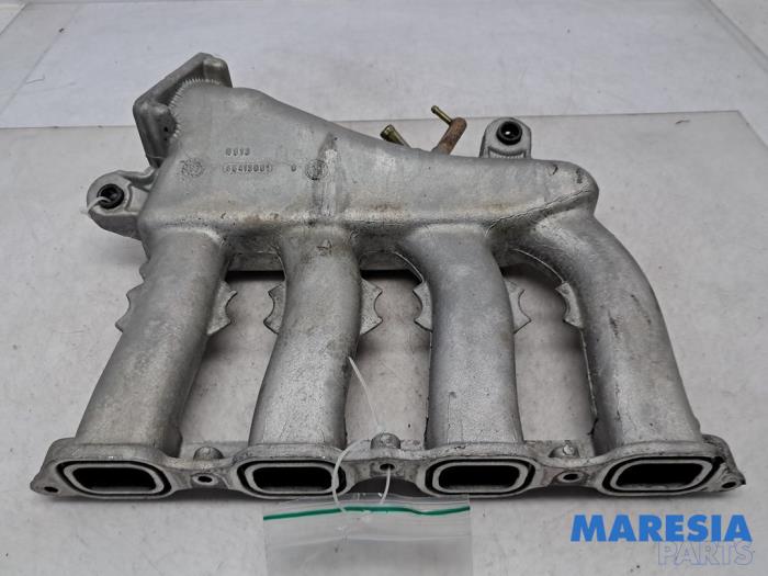 Używane Kolektor dolotowy Fiat Palio Weekend (178D) 1.6 16V Cena € 40,00 Procedura marży oferowane przez Maresia Parts