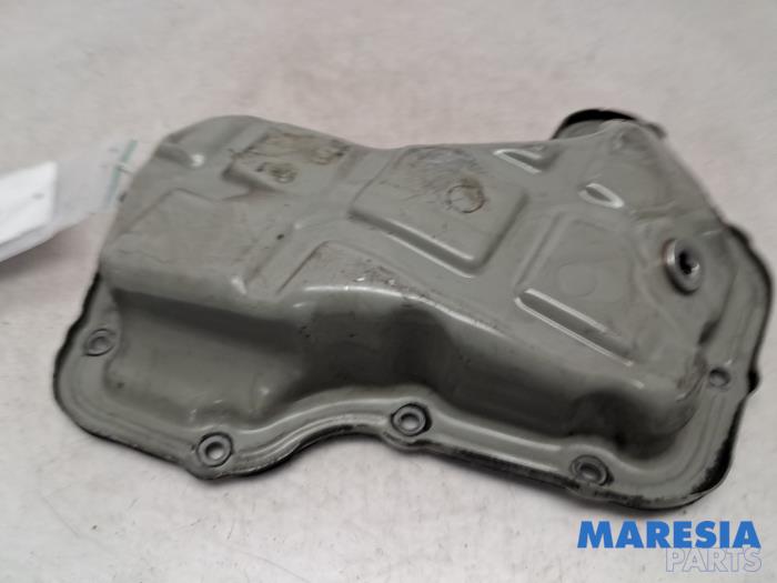 Usagé Couvercle carter Renault Captur I (2R) 1.2 TCE 16V EDC Prix € 35,00 Règlement à la marge proposé par Maresia Parts