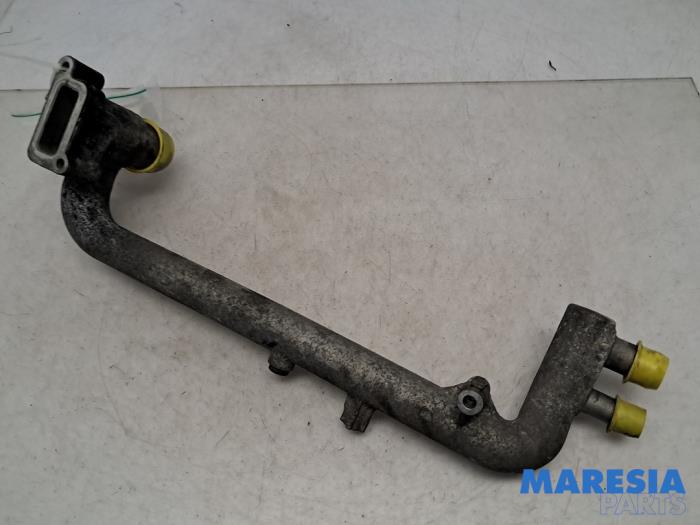 Begagnade Vattenrör Alfa Romeo GT (937) 1.9 JTD 16V Multijet Pris € 105,00 Marginaltabell erbjuds av Maresia Parts