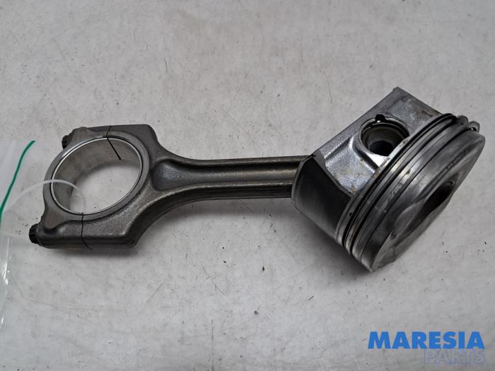 Używane Korbowód Citroen C4 Picasso (3D/3E) 1.6 16V THP 155 Cena € 34,99 Procedura marży oferowane przez Maresia Parts