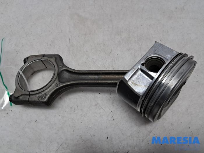 Używane Korbowód Citroen C4 Picasso (3D/3E) 1.6 16V THP 155 Cena € 34,99 Procedura marży oferowane przez Maresia Parts