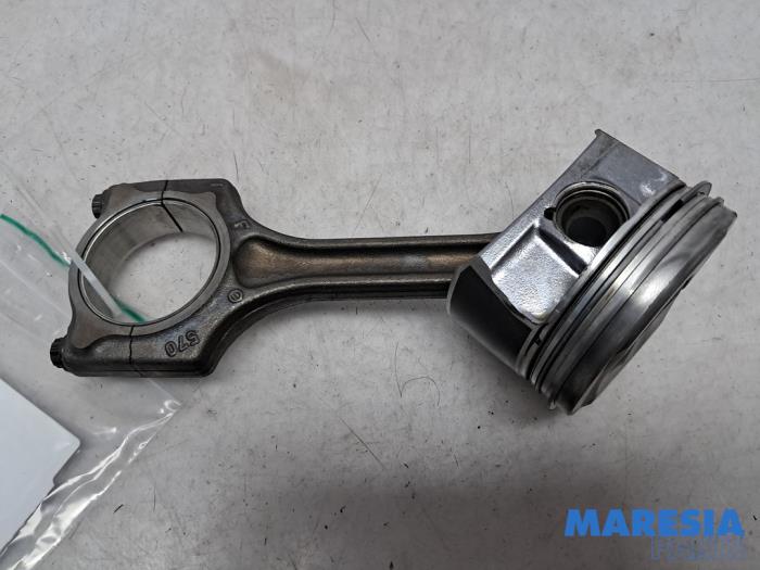 Używane Korbowód Citroen C4 Picasso (3D/3E) 1.6 16V THP 155 Cena € 34,99 Procedura marży oferowane przez Maresia Parts