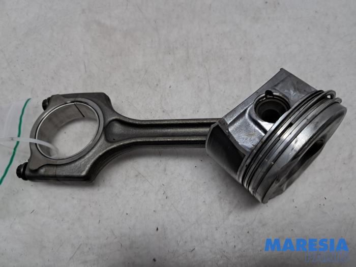 Używane Korbowód Citroen C4 Picasso (3D/3E) 1.6 16V THP 155 Cena € 34,99 Procedura marży oferowane przez Maresia Parts