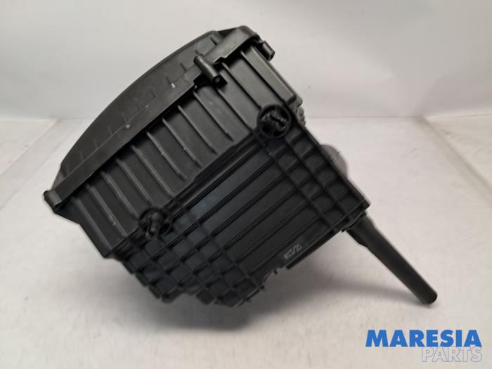Begagnade Luftfilterhus Renault Trafic (1FL/2FL/3FL/4FL) 2.0 dCi 16V 120 Pris € 48,39 Inklusive moms erbjuds av Maresia Parts