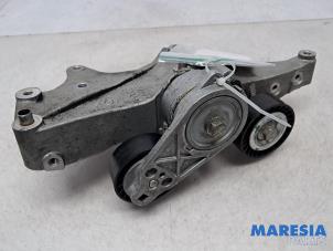 Support dynamo bas d'un Fiat Punto III (199) 0.9 TwinAir Turbo 100 2014