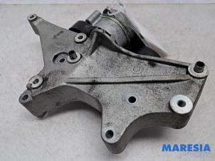 Support dynamo bas d'un Fiat Punto III (199) 0.9 TwinAir Turbo 100 2014