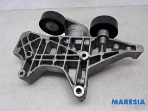 Support dynamo bas d'un Fiat Punto III (199) 0.9 TwinAir Turbo 100 2014