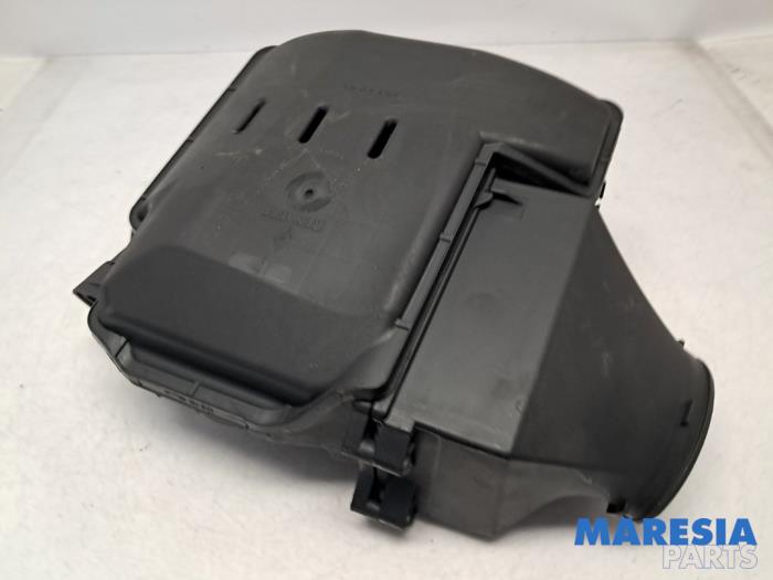 Begagnade Luftfilterhus Renault Kangoo/Grand Kangoo (KW) 1.6 16V Hi-Flex Pris € 25,00 Marginaltabell erbjuds av Maresia Parts