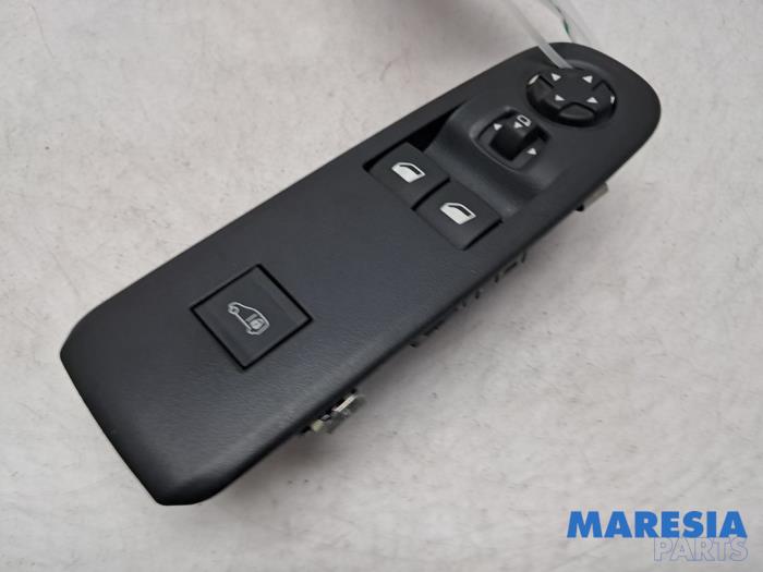Usados Interruptor combinado de ventanillas Opel Combo Cargo 1.5 CDTI 100 Precio € 48,39 IVA incluido ofrecido por Maresia Parts