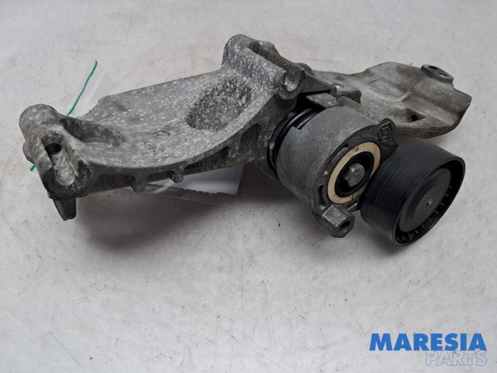 Gebrauchte Dynamostütze oben Renault Kangoo/Grand Kangoo (KW) 1.6 16V Hi-Flex Preis € 25,00 Margenregelung angeboten von Maresia Parts