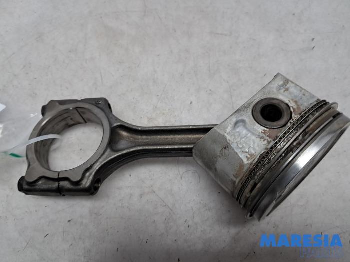 Usagé Bielle Renault Kangoo/Grand Kangoo (KW) 1.6 16V Hi-Flex Prix € 35,00 Règlement à la marge proposé par Maresia Parts