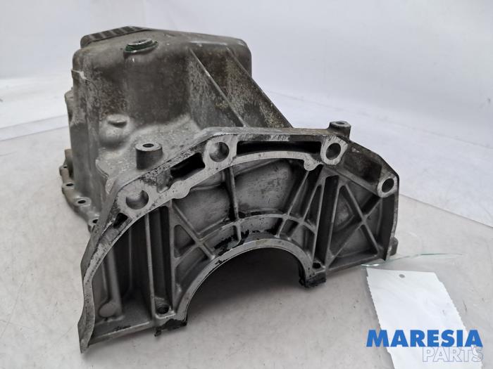 Usagé Couvercle carter Renault Kangoo/Grand Kangoo (KW) 1.6 16V Hi-Flex Prix € 30,00 Règlement à la marge proposé par Maresia Parts
