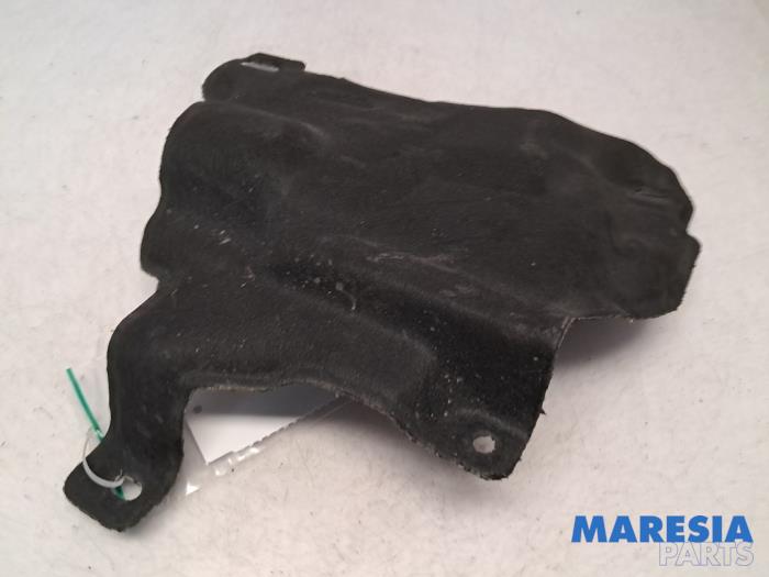Gebrauchte Abdeckblech Motor Opel Combo Cargo 1.5 CDTI 100 Preis € 30,24 Mit Mehrwertsteuer angeboten von Maresia Parts