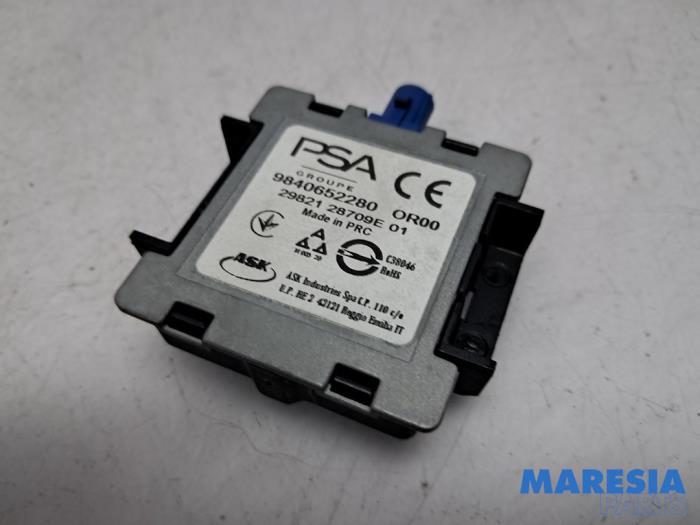 Używane Antena GPS Opel Combo Cargo 1.5 CDTI 100 Cena € 24,19 Z VAT oferowane przez Maresia Parts