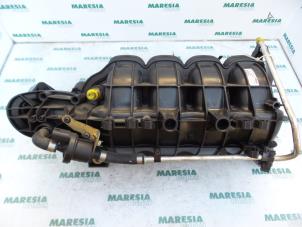 Używane Kolektor dolotowy Alfa Romeo 147 (937) 1.6 HP Twin Spark 16V Cena € 50,00 Procedura marży oferowane przez Maresia Parts