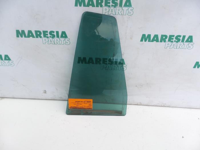 Usados Ventanilla triangular izquierda detrás Renault Laguna II Grandtour (KG) 2.0 16V Precio € 30,00 Norma de margen ofrecido por Maresia Parts