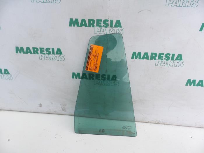 Usados Ventanilla triangular derecha detrás Renault Laguna II Grandtour (KG) 2.0 16V Precio € 30,00 Norma de margen ofrecido por Maresia Parts