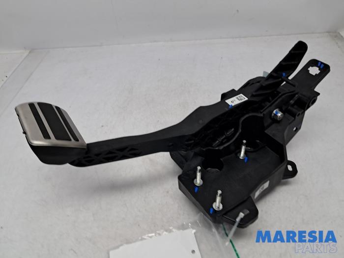 Używane Pedal hamulca Peugeot 208 II (UB/UH/UP) 1.2 Hybrid 136 Cena € 90,00 Procedura marży oferowane przez Maresia Parts