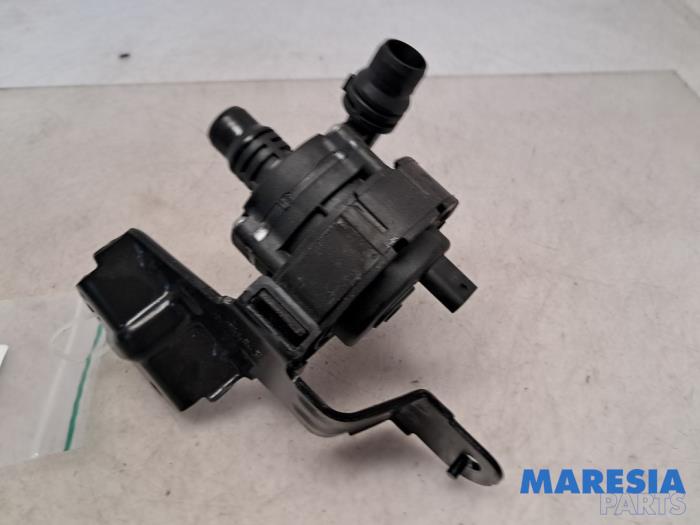 Begagnade Extra vattenpump Peugeot 208 II (UB/UH/UP) 1.2 Hybrid 136 Pris € 49,99 Marginaltabell erbjuds av Maresia Parts