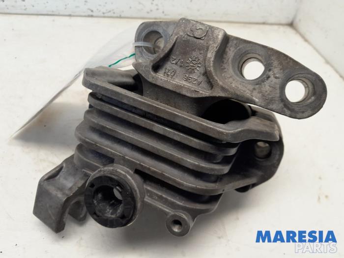 Used Engine mount Alfa Romeo Giulietta (940) 1.75 TBI 16V QV Price € 39,99 Margin scheme offered by Maresia Parts