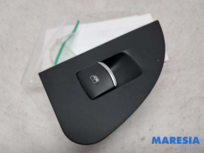 Usados Interruptor de ventanilla eléctrica Alfa Romeo Giulia (952) 2.0 T 16V Precio € 24,95 Norma de margen ofrecido por Maresia Parts