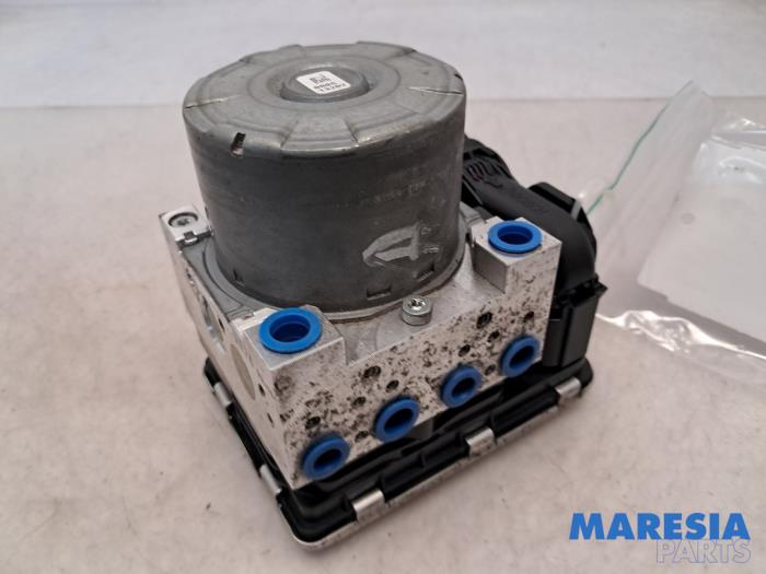 Usagé Bloc ABS Renault Scénic IV (RFAJ) 1.3 TCE 140 16V Prix € 210,00 Règlement à la marge proposé par Maresia Parts