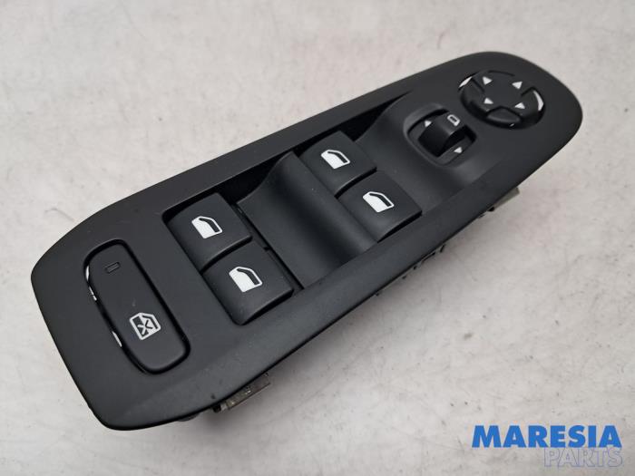 Usados Interruptor combinado de ventanillas Peugeot 308 SW (L4/L9/LC/LJ/LR) 1.6 BlueHDi 120 Precio € 35,00 Norma de margen ofrecido por Maresia Parts