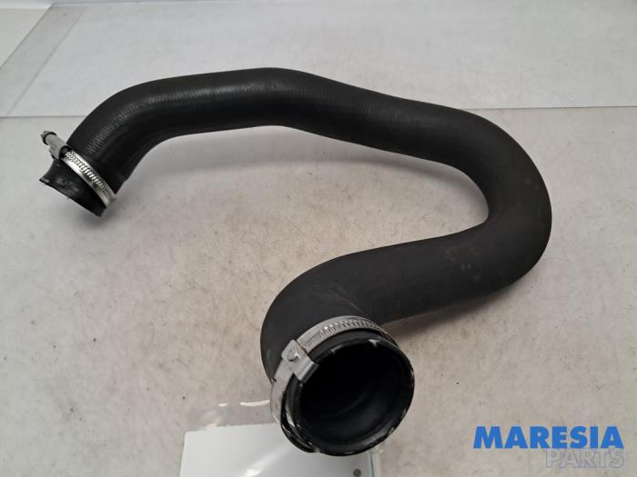 Gebrauchte Intercooler Schlauch Peugeot 308 SW (L4/L9/LC/LJ/LR) 1.6 BlueHDi 120 Preis € 25,00 Margenregelung angeboten von Maresia Parts