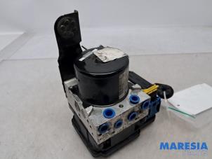 Usados Bomba ABS Renault Megane III Grandtour (KZ) 2.0 16V CVT Precio € 300,00 Norma de margen ofrecido por Maresia Parts
