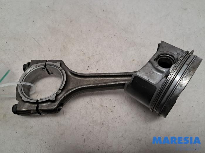 Used Piston Alfa Romeo Giulietta (940) 1.4 TB 16V MultiAir Price € 50,00 Margin scheme offered by Maresia Parts