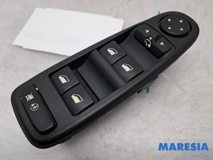 Usados Interruptor combinado de ventanillas Citroen C4 Picasso (UD/UE/UF) 1.6 16V THP Sensodrive Precio € 70,00 Norma de margen ofrecido por Maresia Parts