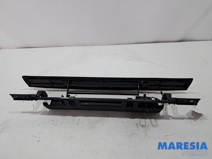 Używane Pokrywa dachu cabrio Peugeot 207 CC (WB) 1.6 16V Cena € 149,95 Procedura marży oferowane przez Maresia Parts